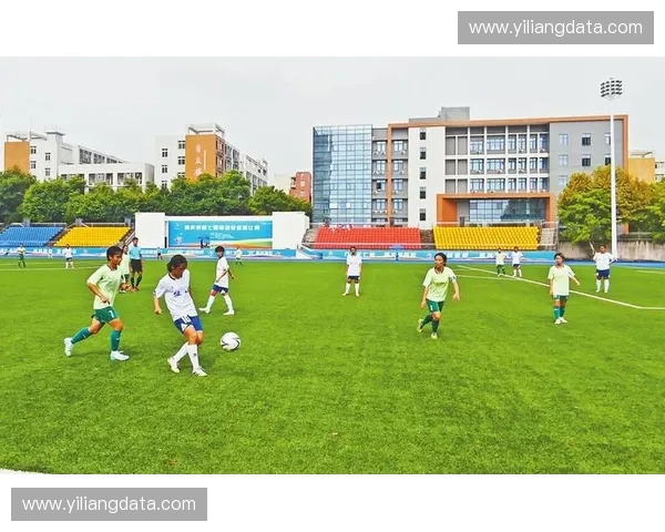 乐山足球联赛激战正酣各路豪强逐梦绿茵共谱城市足球新篇章